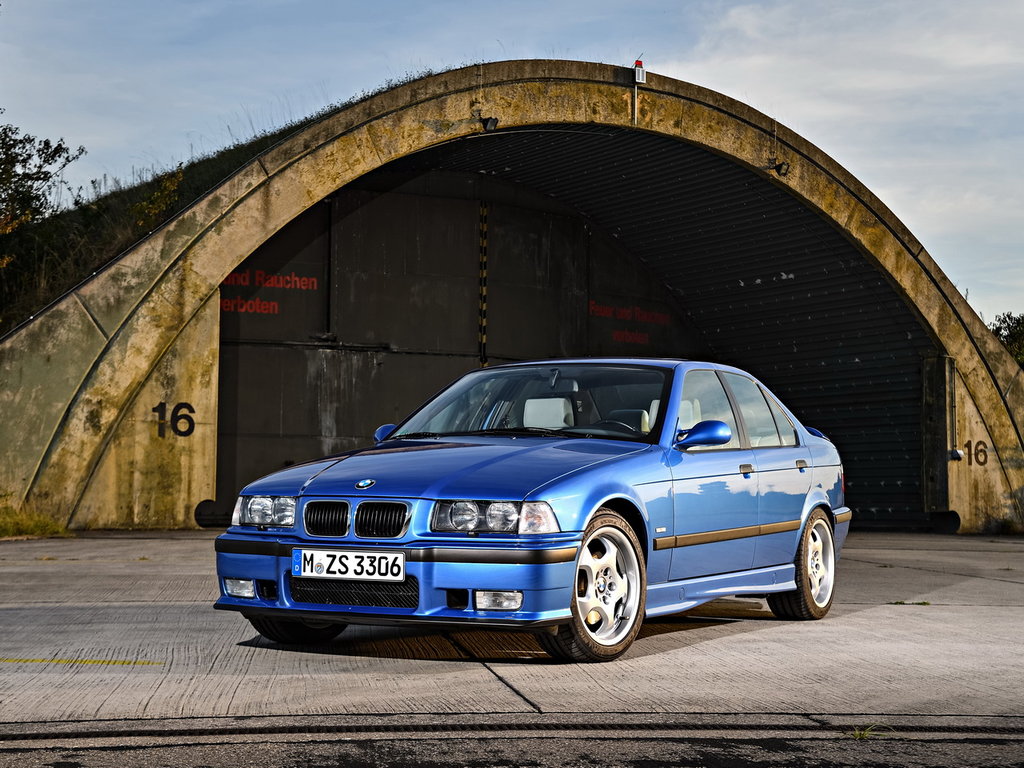 BMW M3 (E36) 2 поколение, седан (07.1994 - 04.1999)